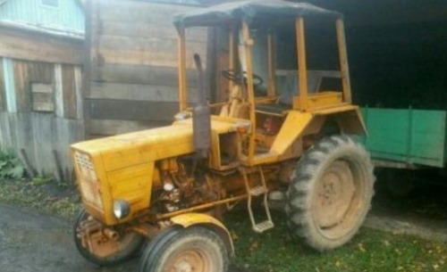 на фото: Трактор т-25 б/у, 2001г.- Таштагол